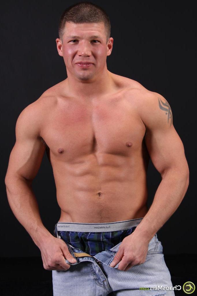 20P El guapo modelo gay Booker revela su sexy cuerpo musculoso y su polla dura