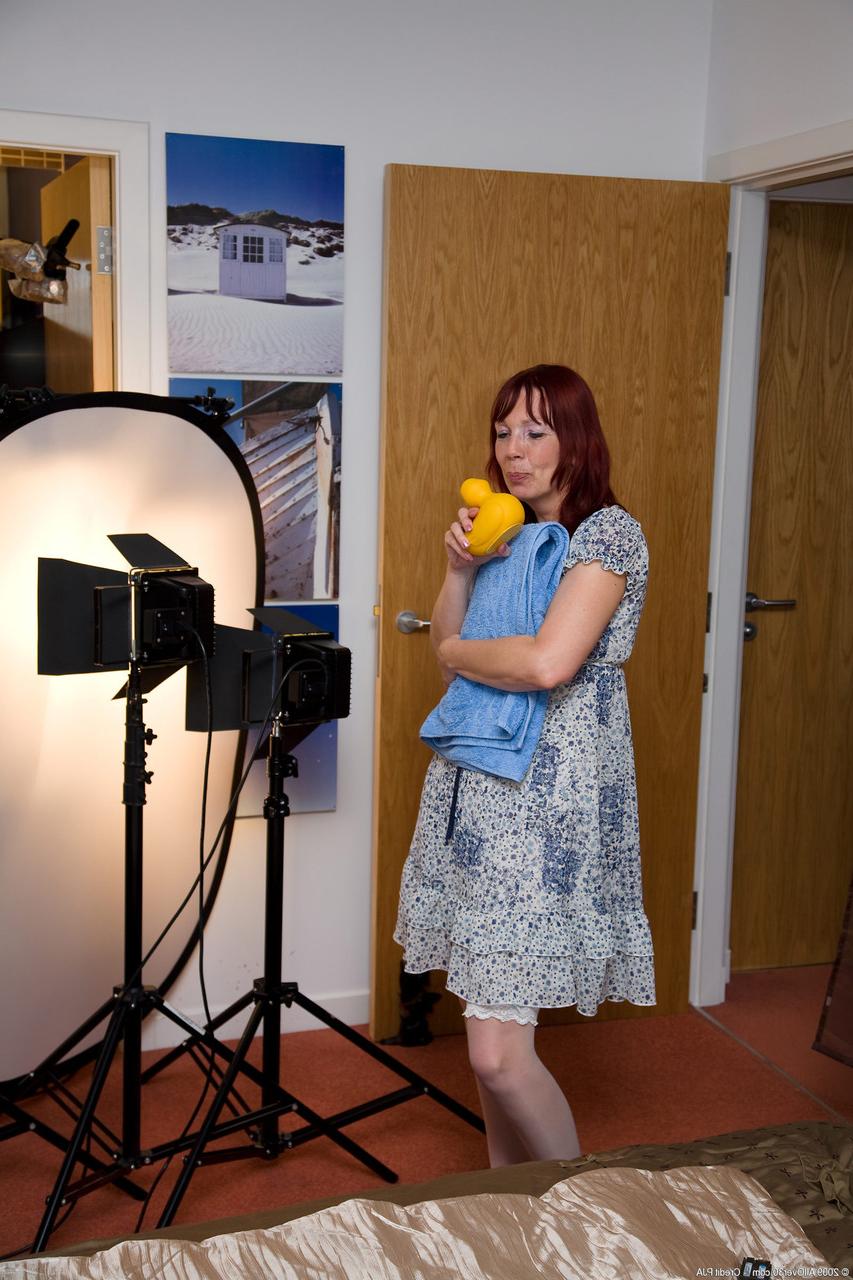 20P MILF Shannon H toys with a ripe banana during a kinky photoshoot session