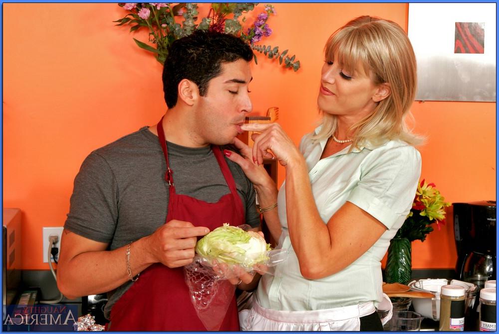 16P Mature blonde Liz Summers teaching a stud to cook and fuck pussies