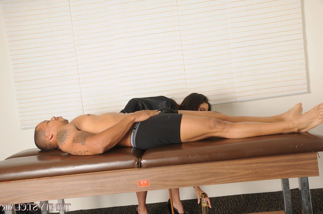 20P Petite masseuse Trinity St Clair sits on her client's dick and rides it