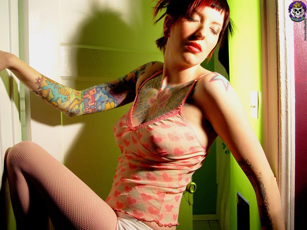 16P Tattooed redhead Erica uncovers her great tits during solo action