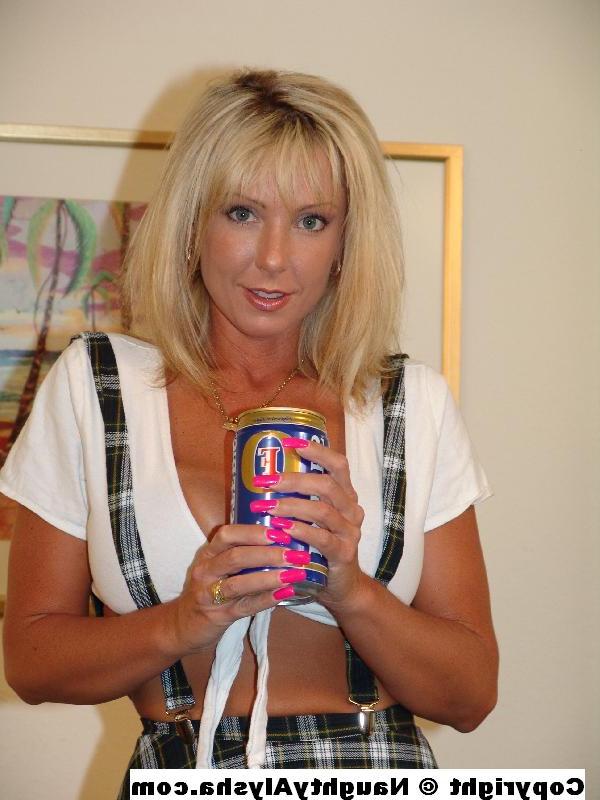 18P Cute blonde sticks beer bottles and beer cans inside her vagina