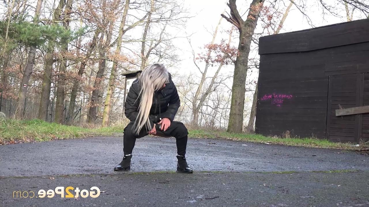 15P Got 2 Pee featuring Lilly Porn Images