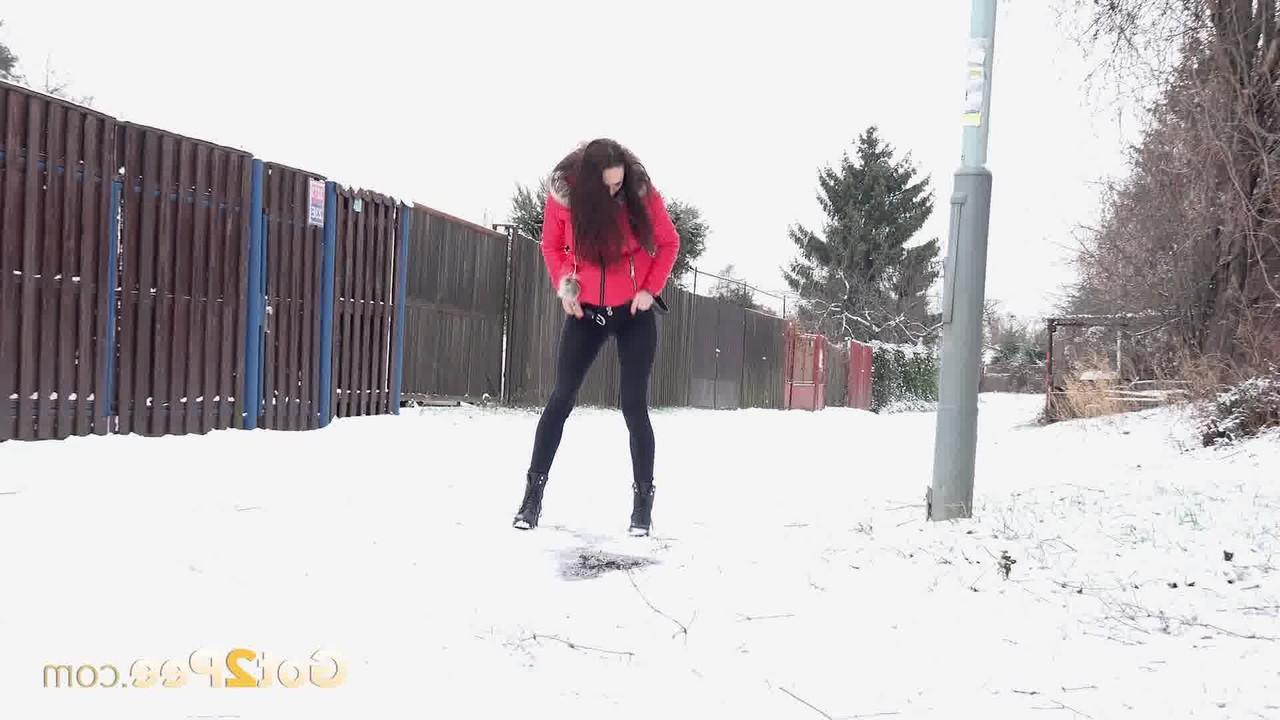 15P Hot MILF Cynthia Vellons gets caught taking a big piss on snow covered ground