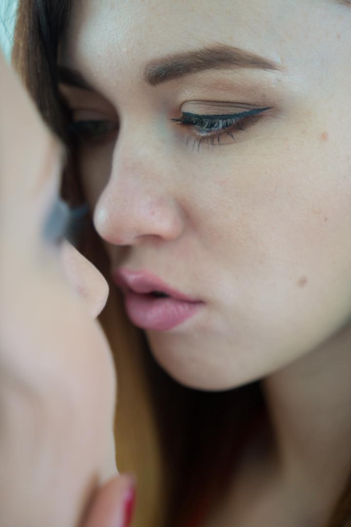 18P Cupido morena astuto atira adolescente loira gostosa com flecha do amor para diversão lésbica