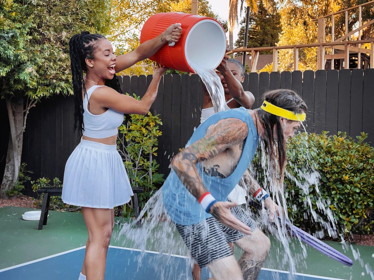 16P Twistys Kira Noir, Olivia Jayy