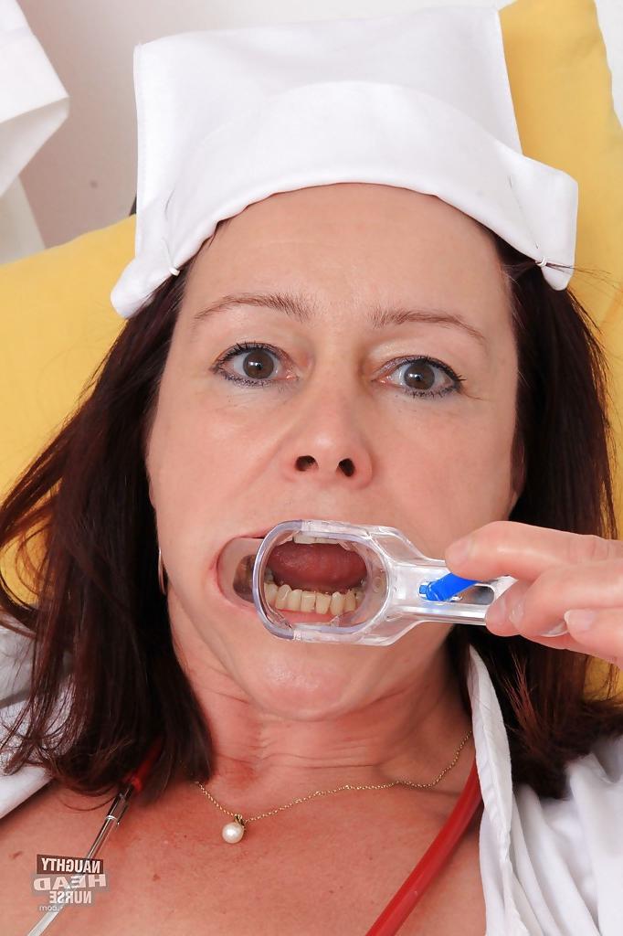 16P Kinky mature nurse Simi inserting speculum into granny pussy