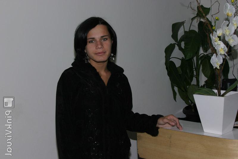 16P Fernanda Barros, transexuelle latina maigre, reçoit un anulingus avant de se faire enculer.