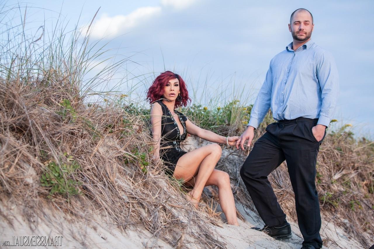 15P Transsensual mit David Chase, Sunday Valentina Nude Gallery