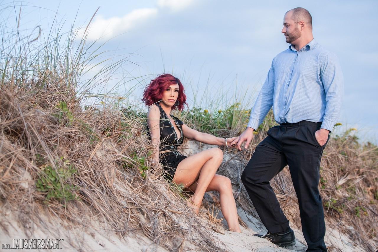 15P Transsensual mit David Chase, Sunday Valentina Nude Gallery