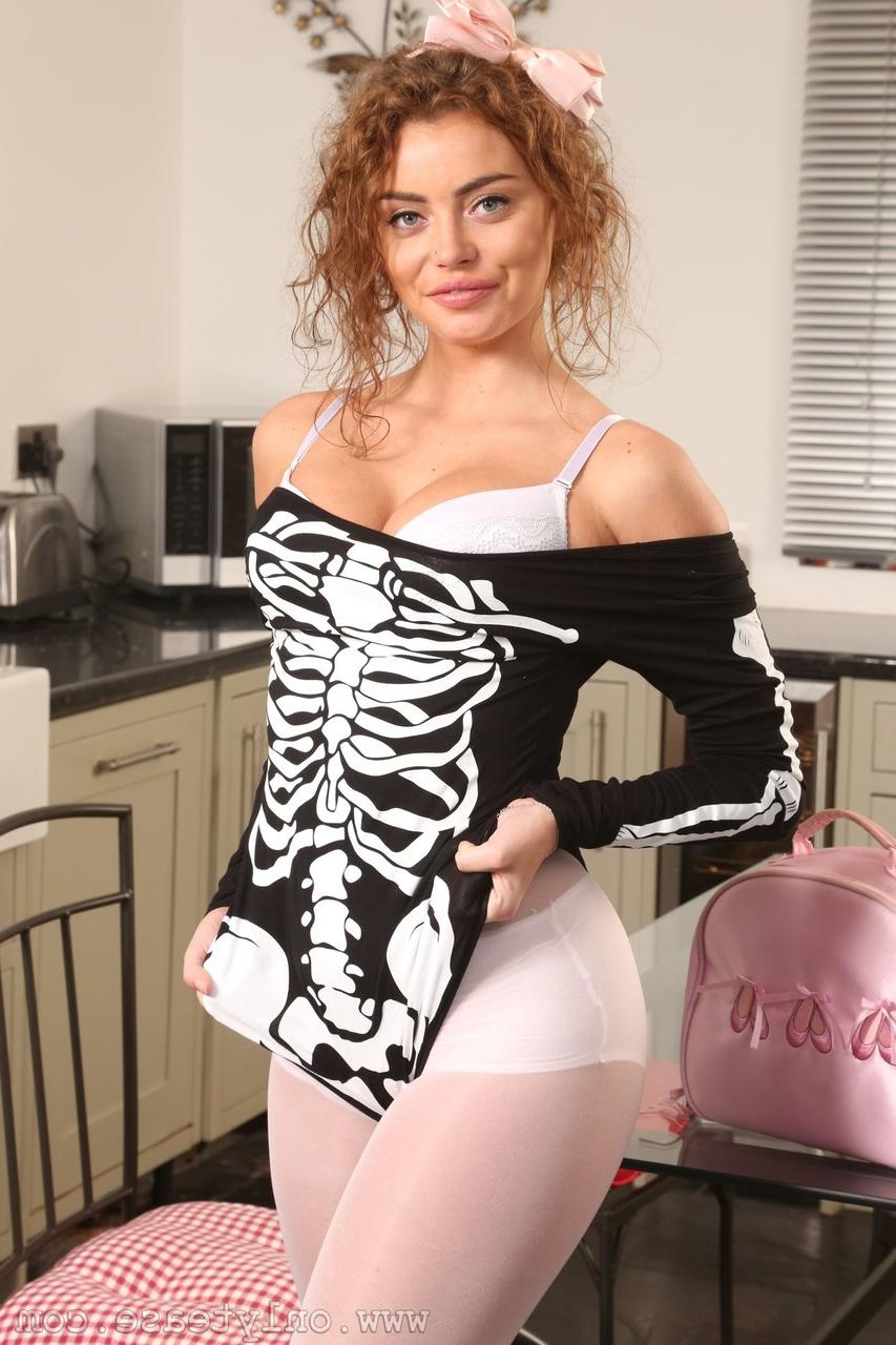 20P Sexy babe Beth poses in white pantyhose and shows her sexy natural tits