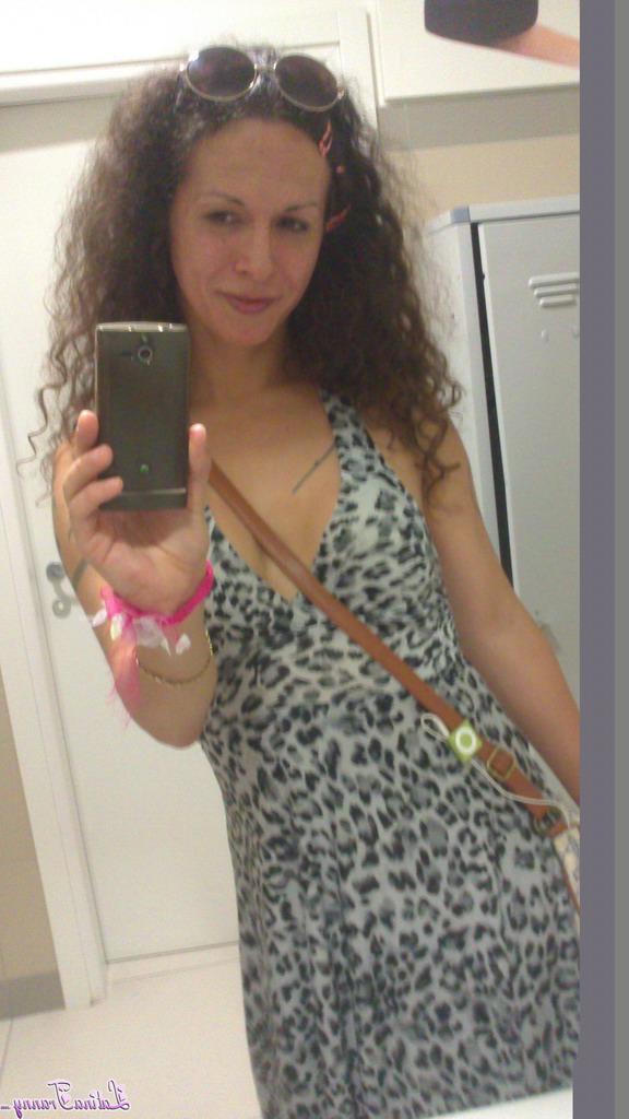 12P Latina Tranny estrelada por Nicole Montero Imagens de nudez