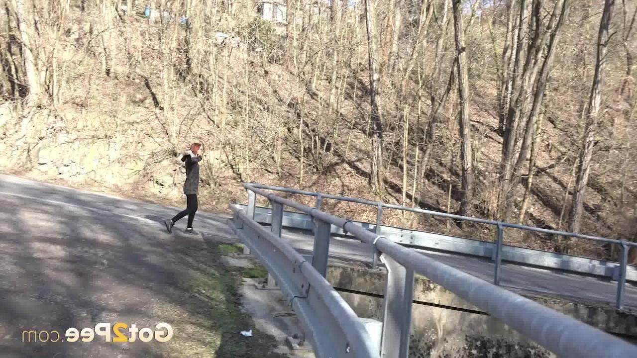 15P Pretty girl Sandra gets caught with their pants down while peeing on a road