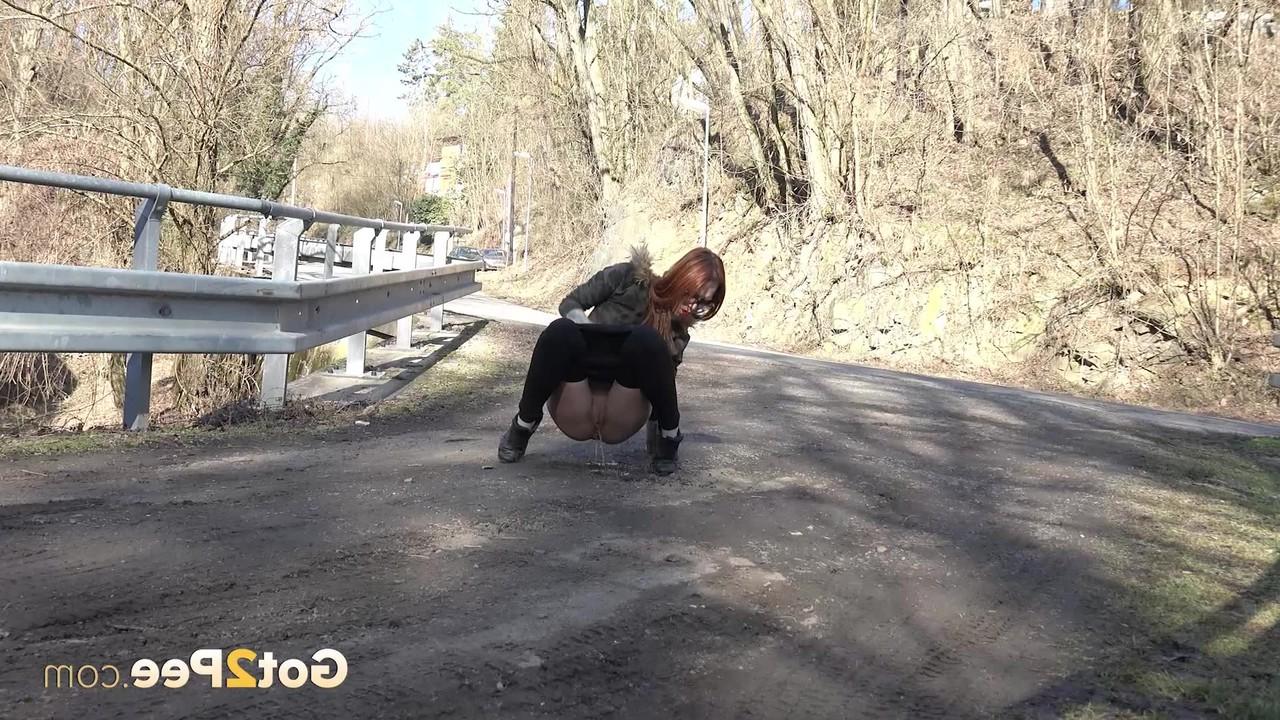 15P Pretty girl Sandra gets caught with their pants down while peeing on a road