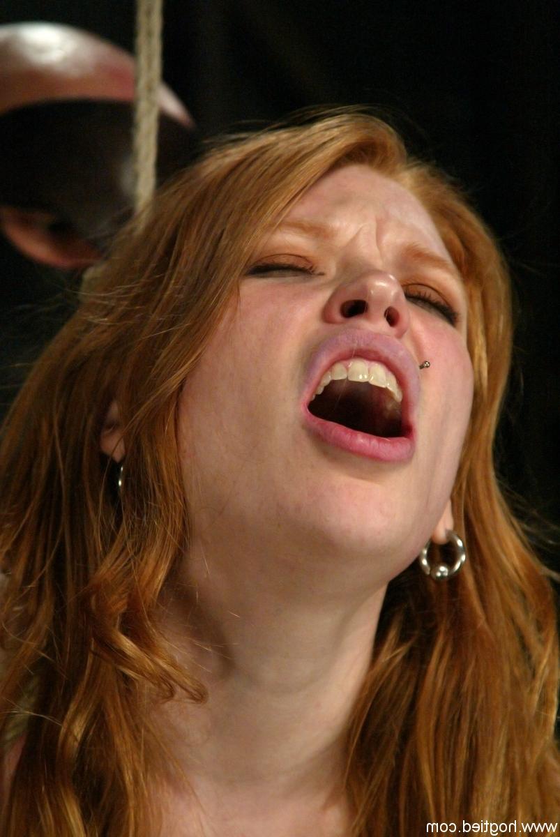 20P Der geile, dünne Teenager Madison Young wird von einem perversen Dom gefesselt und bespielt