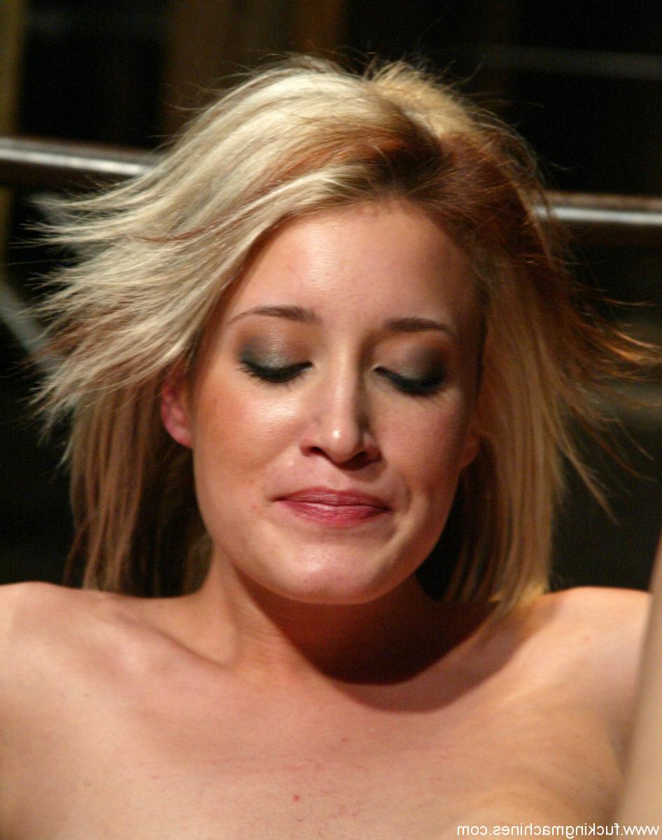 20P Blonde Kimberly Kane toys herself while getting ass fucked by a sex machine