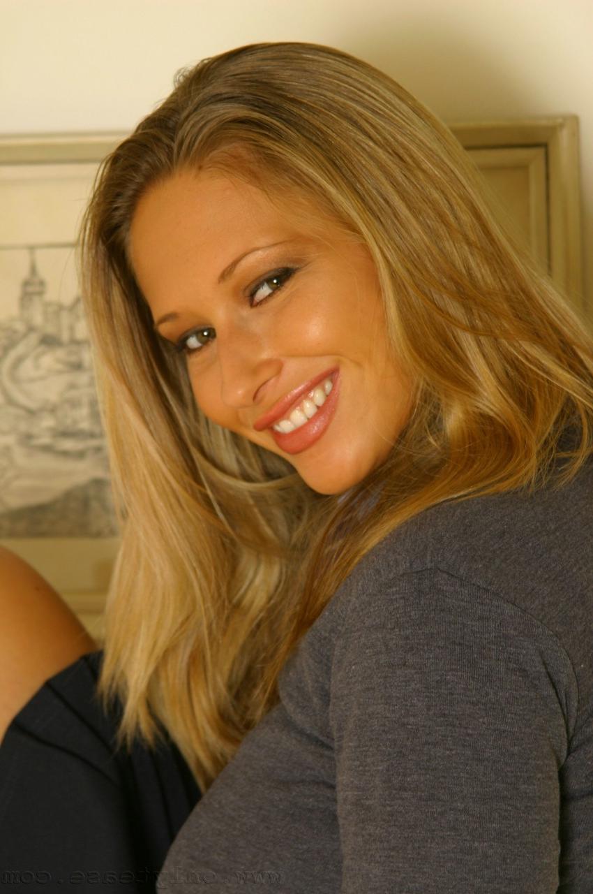 20P Cute girl in short skirt Veronica strips her uniform and shows off her tits