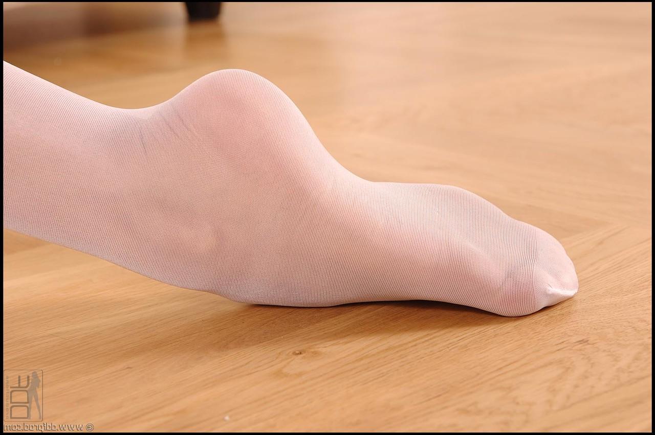 20P Hot Legs And Feet Anetta Keys