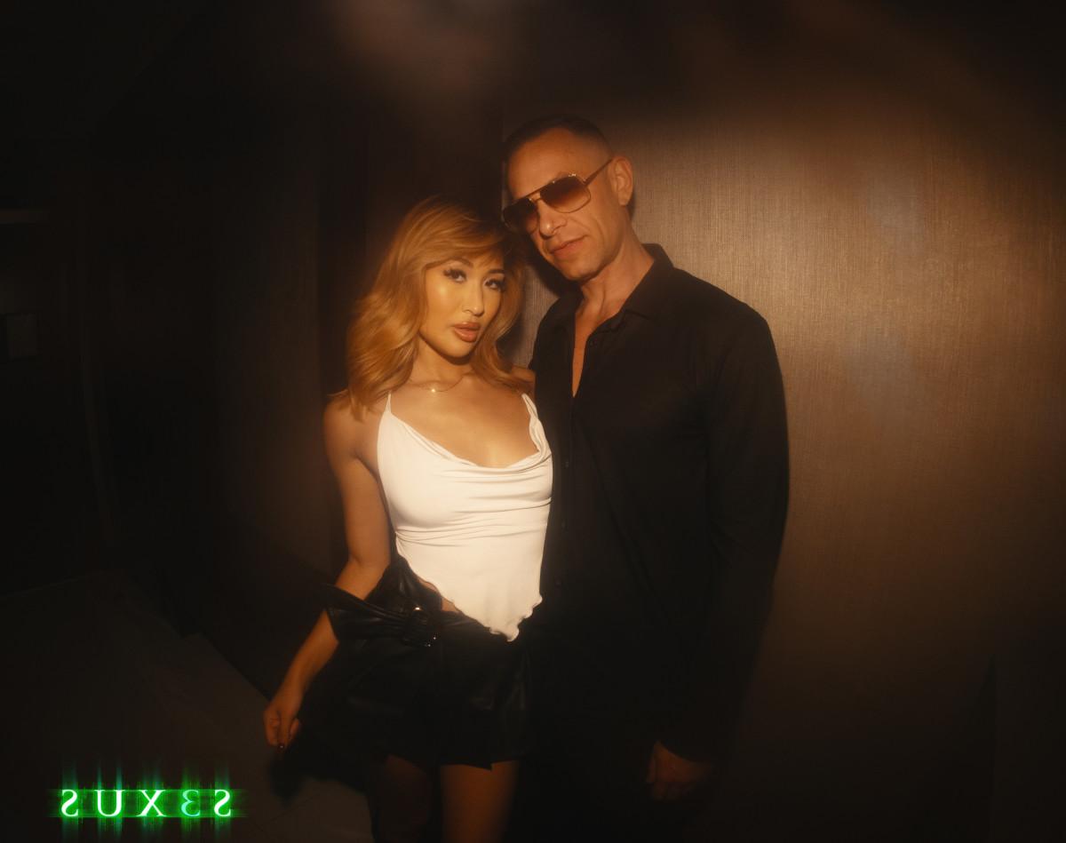 15P A garota japonesa Mina Luxx se envolve em uma foda animada com seu amigo