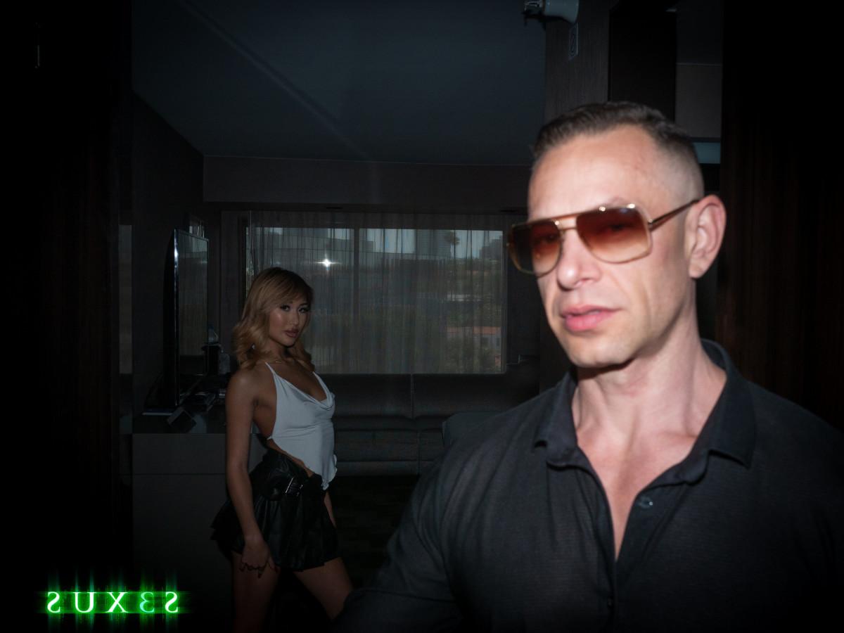 15P A garota japonesa Mina Luxx se envolve em uma foda animada com seu amigo