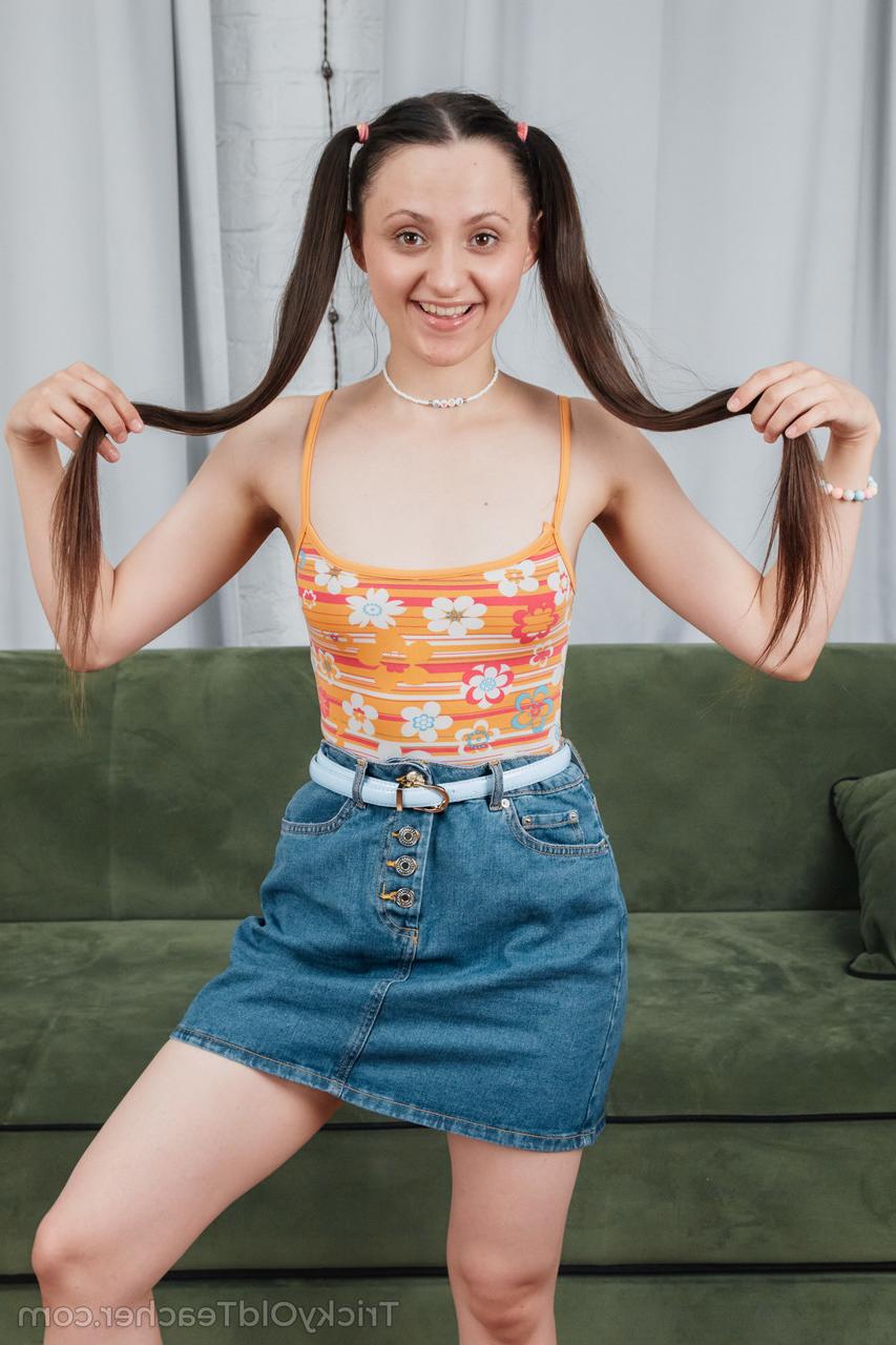 20P Pretty teen Krinzh Baby enjoys hardcore sex with her old piano teacher