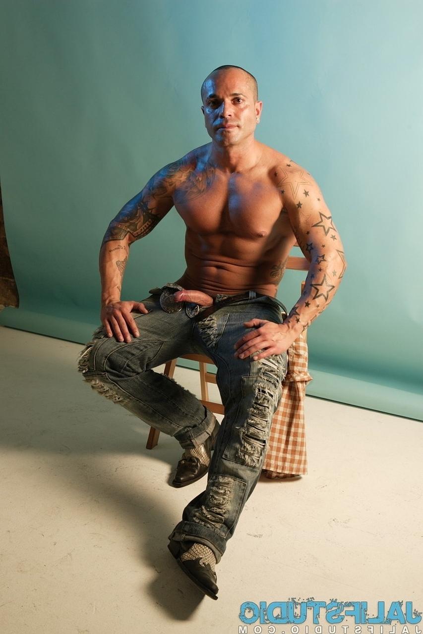 20P Mature gay pervert Ruben Rodriguez unveils his sexy body and hard boner