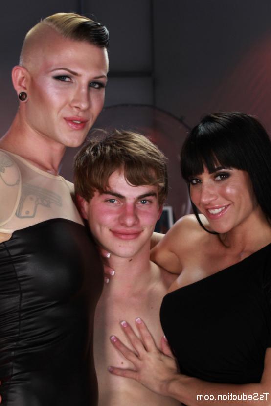 15P TS Seduction XXX Porn Pics