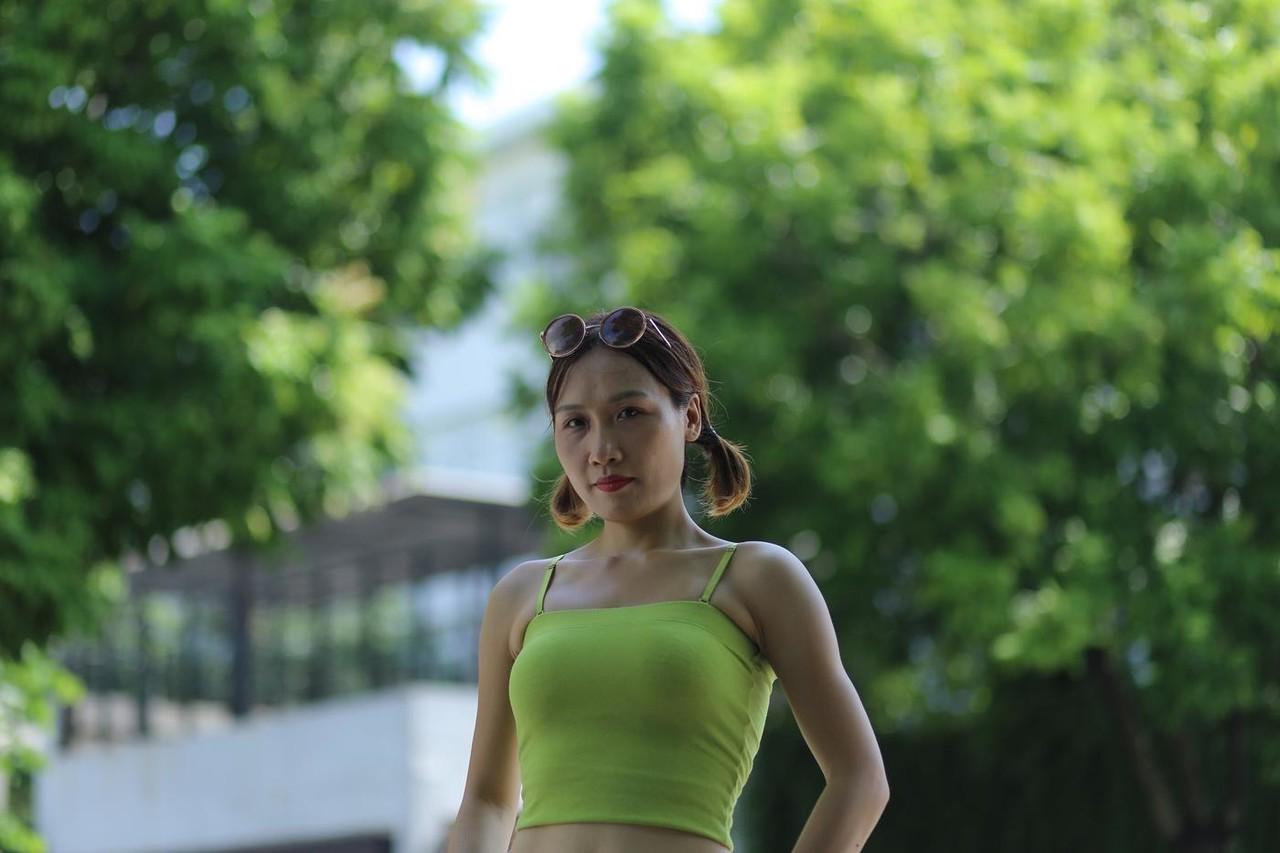 20P Hot Asian babe Francesca Le poses in her sexy outfits in her solo compilation