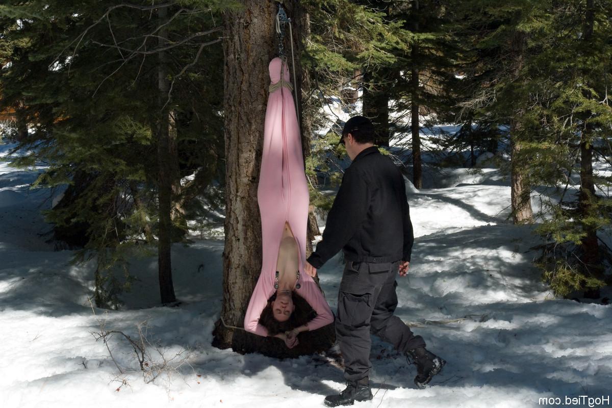 20P Submissive babe Amber Keen gets tied up in rope bondage outdoors