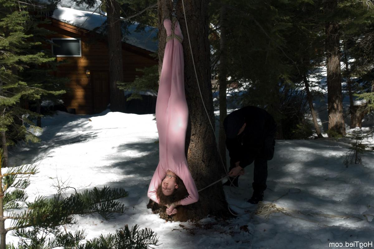 20P Submissive babe Amber Keen gets tied up in rope bondage outdoors