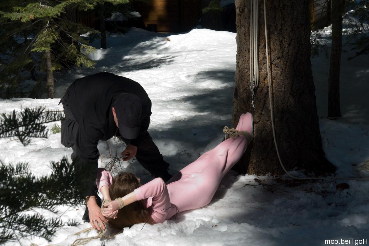 20P Submissive babe Amber Keen gets tied up in rope bondage outdoors