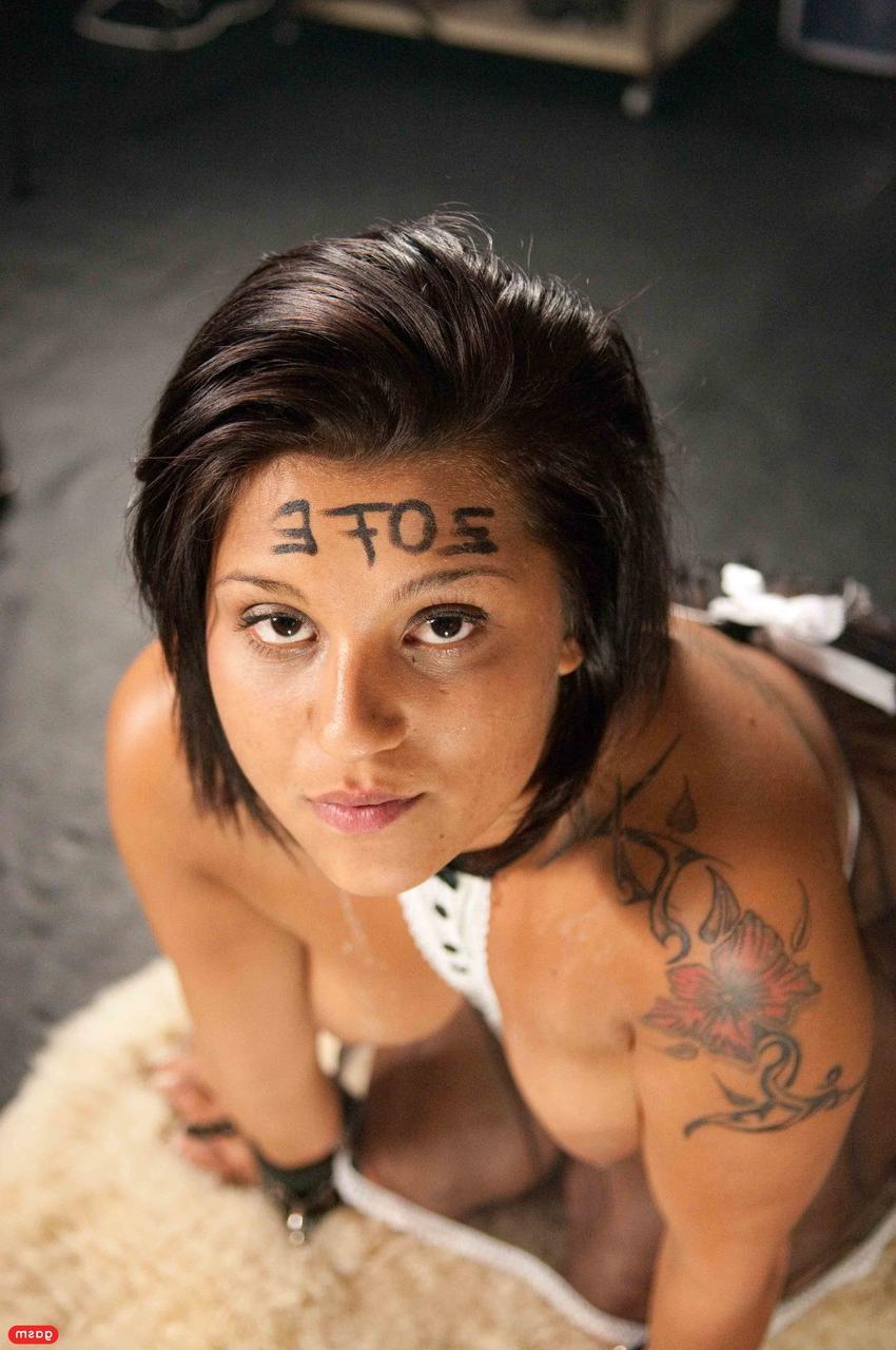 15P Sluts submissos Candy Cox e Foxy Love Fodendo com força em um quarteto do IR BDSM
