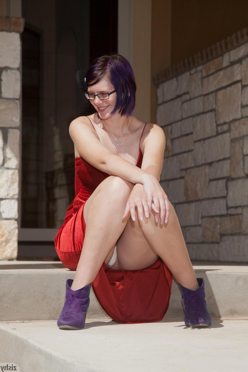 12P Girlfriend in a red dress Parker Mixon covers her tits & shows her big ass
