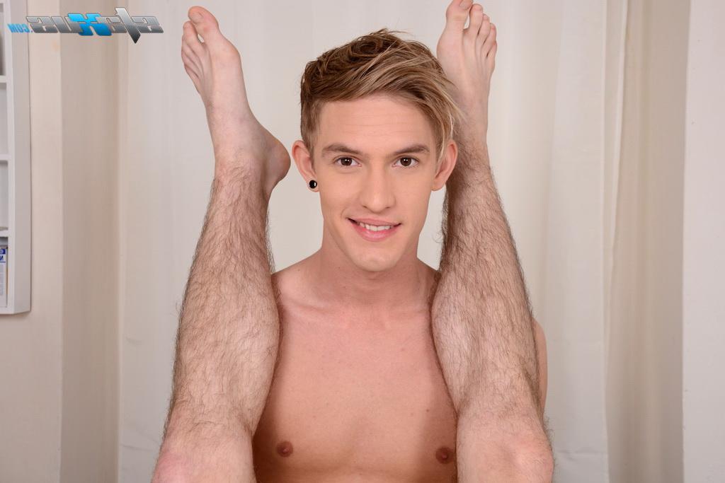 20P Blonde twinks Jaxon Radoc & Tim Law fucking on the massage table