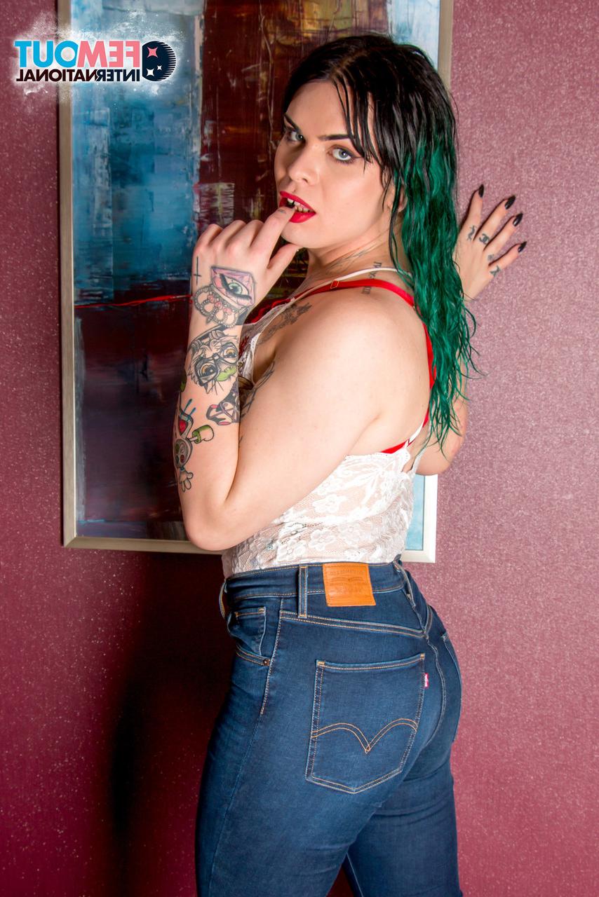 16P Femout XXX Axelle Royal