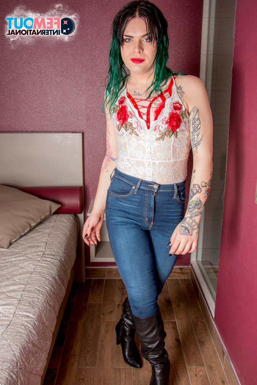 16P Femout XXX Axelle Royal