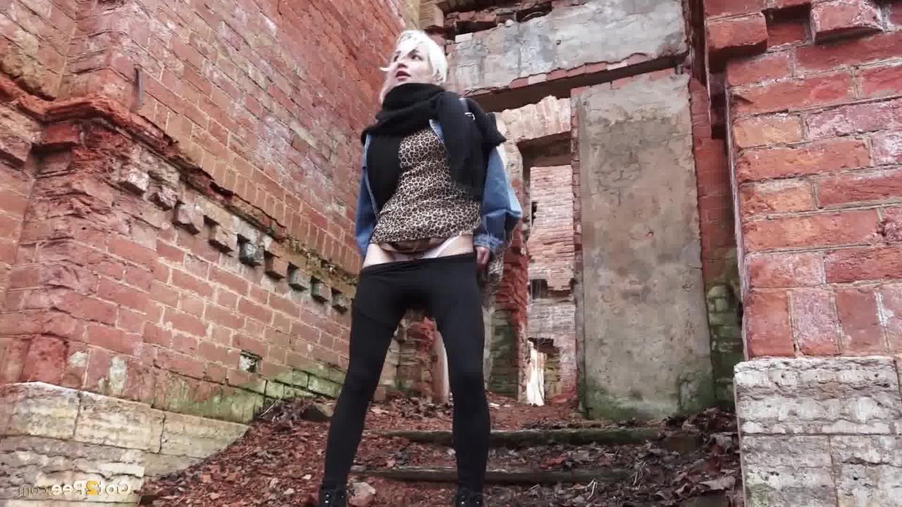 15P Pretty blonde Masha pulls down her tights for a piss by an abandoned building