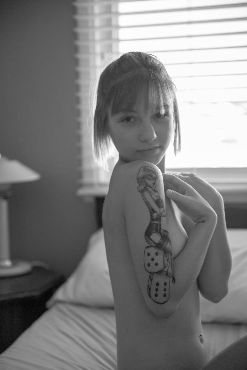 15P Adorable inked babe Eveelyn SG shows her cute boobs and poses in the morning