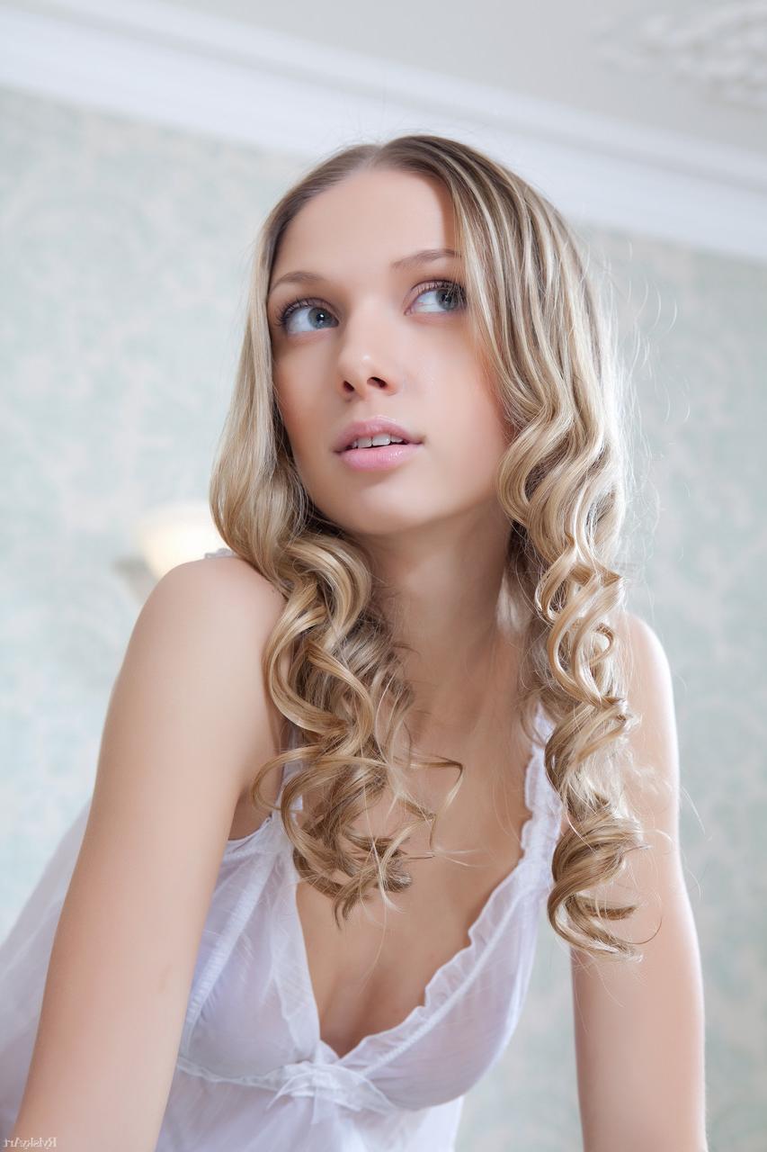 20P Young goddess Augusta Crystal shows her beautiful breasts & her yummy pussy