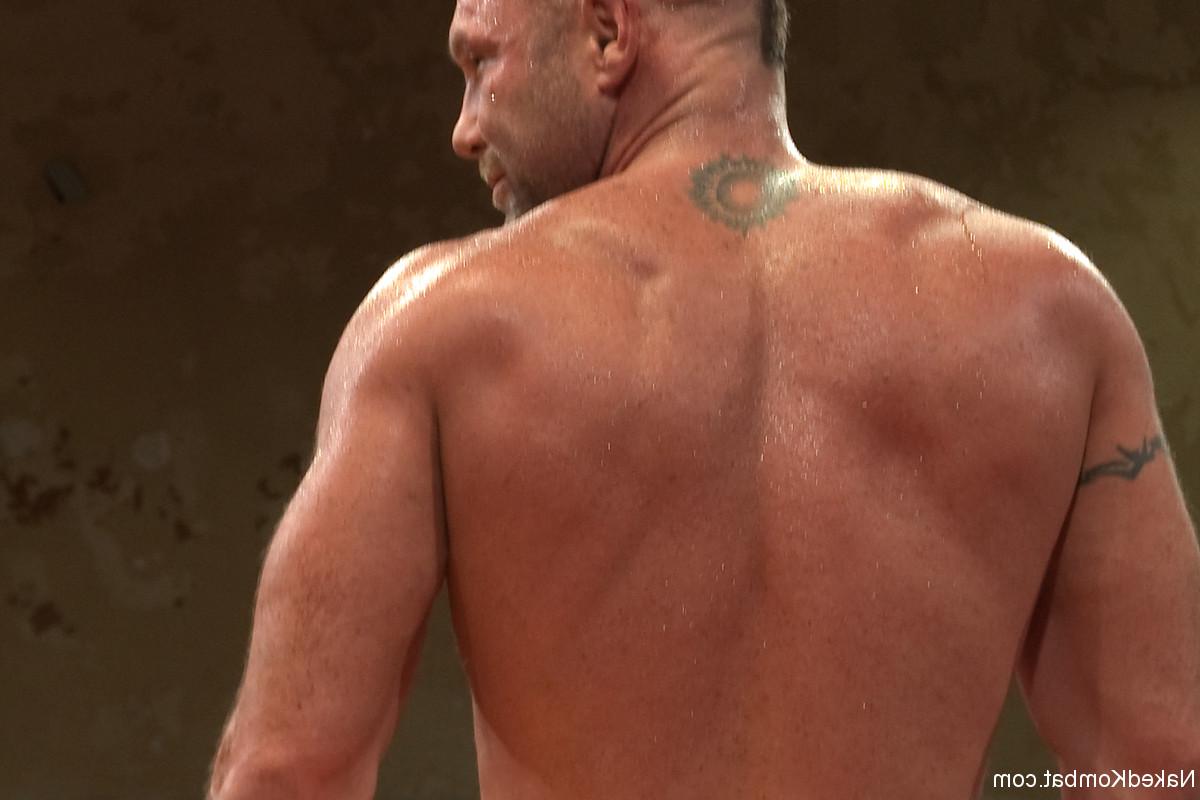 20P Chad Brock, Morgan Black nus dans Kombat