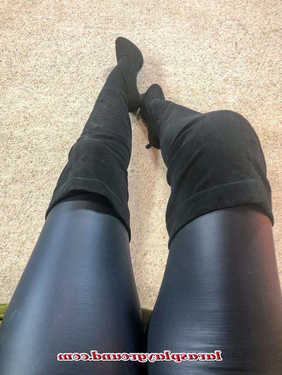20P 戦利品の英国人熟女ララがセクシーなパンツを下ろしてオナニー