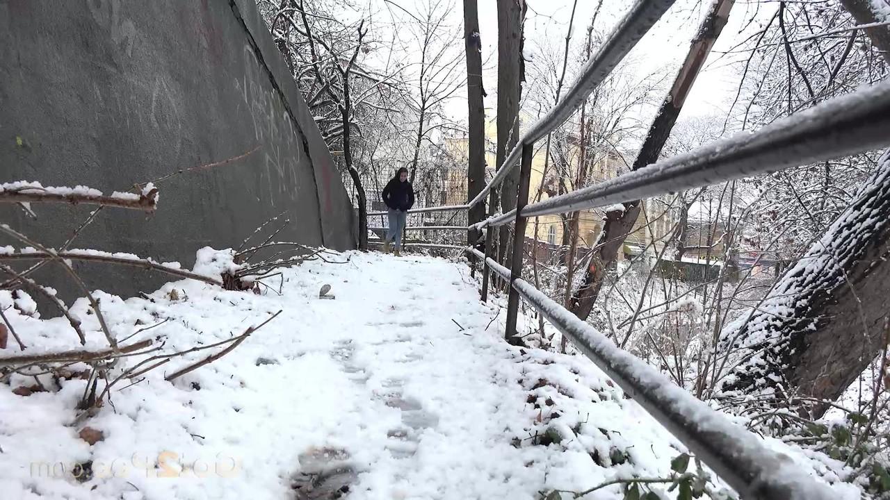 15P Esperansa takes a badly needed piss on snow-covered ground