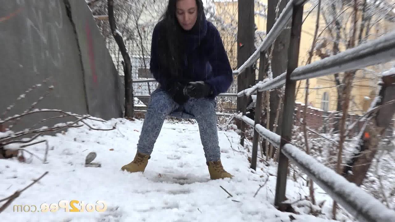 15P Esperansa takes a badly needed piss on snow-covered ground
