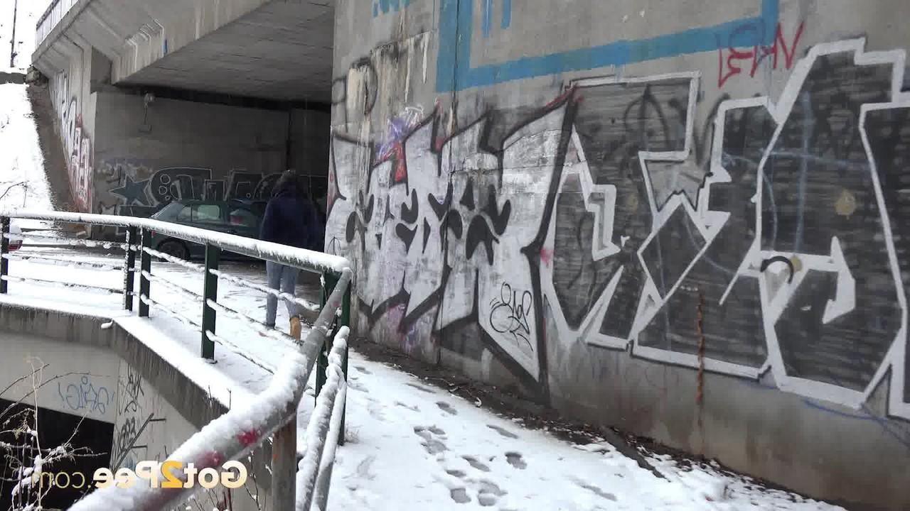 15P Esperansa takes a badly needed piss on snow-covered ground