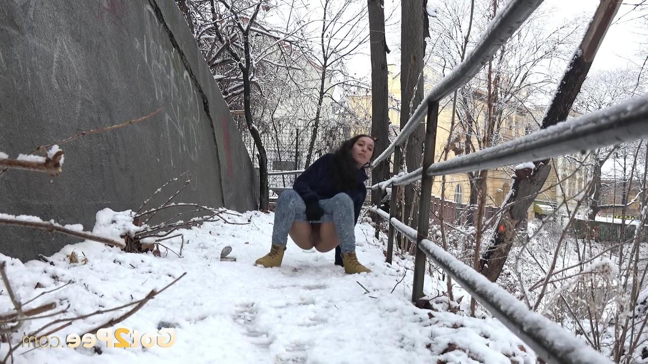 15P Esperansa takes a badly needed piss on snow-covered ground