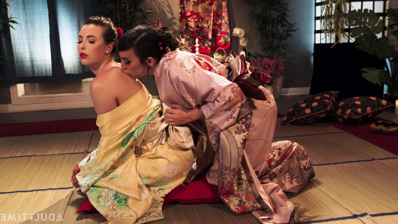 15P Transfixed featuring Casey Calvert, Kasey Kei Hot Pics