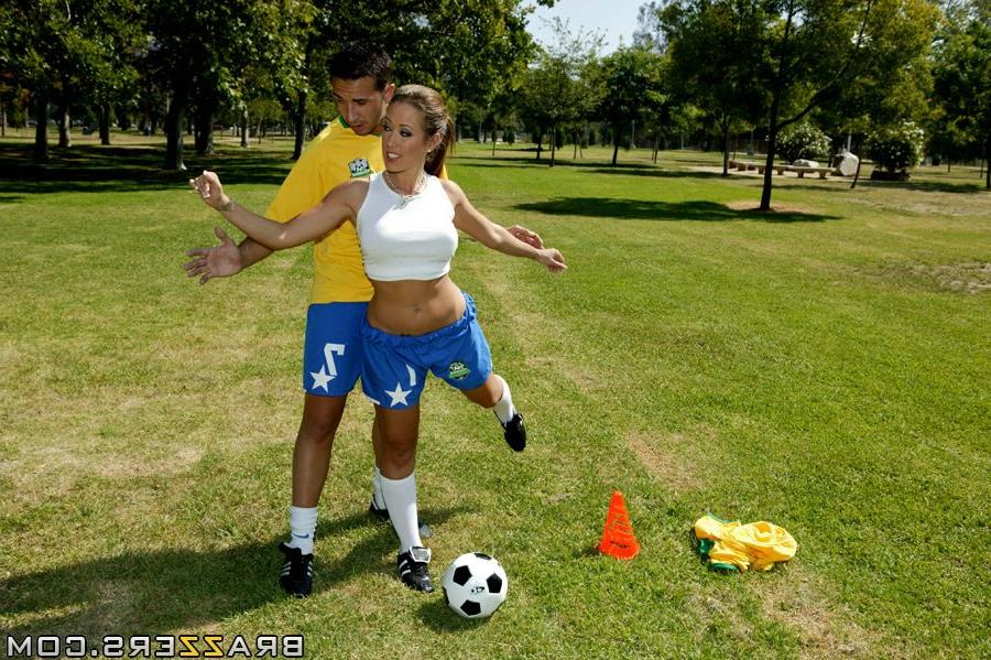 16P Soccer hottie Capri Cavalli banged by her coach in the shower