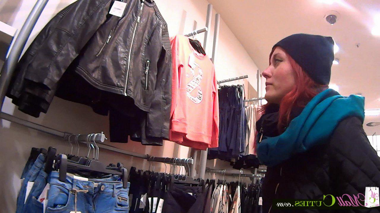 16P A adolescente ruiva Lena faz sexo POV na cama depois de fazer compras em um shopping