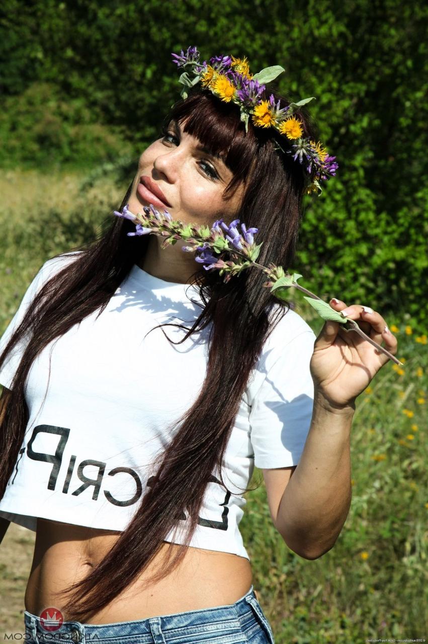 20P Petite sweetie with small tits Mulatka rubs her tasty clam outdoors