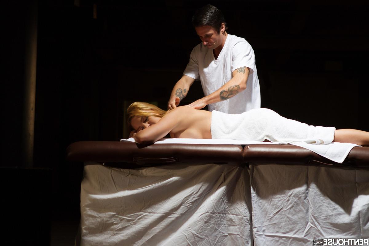 17P La rubia caliente Krissy Lynn tiene relaciones sexuales con su masajista